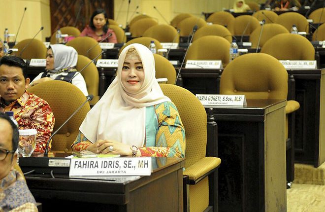 Fahira Minta Pemerintah Selesaikan Masalah Distribusi Guru yang Tidak Merata