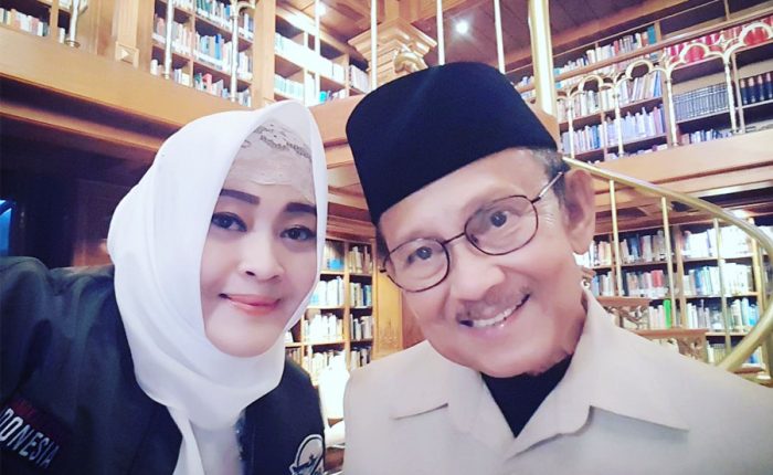 Fahira dan Habibie 1