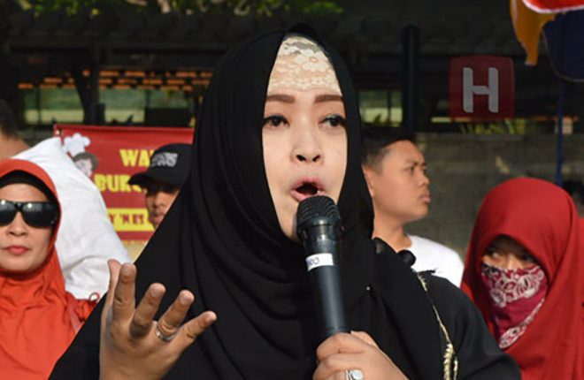 Fahira- Hubungan Intim Sesama Jenis Haram!