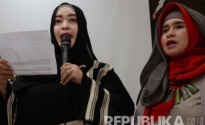 motivator-dan-aktivis-muslimah-neno-warisman-kanan-fahira-idris-a