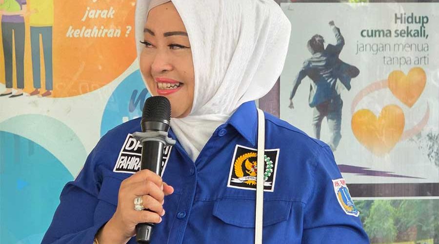 fahira-idris-baju-pdl-biru